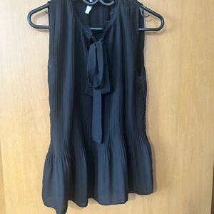 Chic Black Sleeveless Blouse